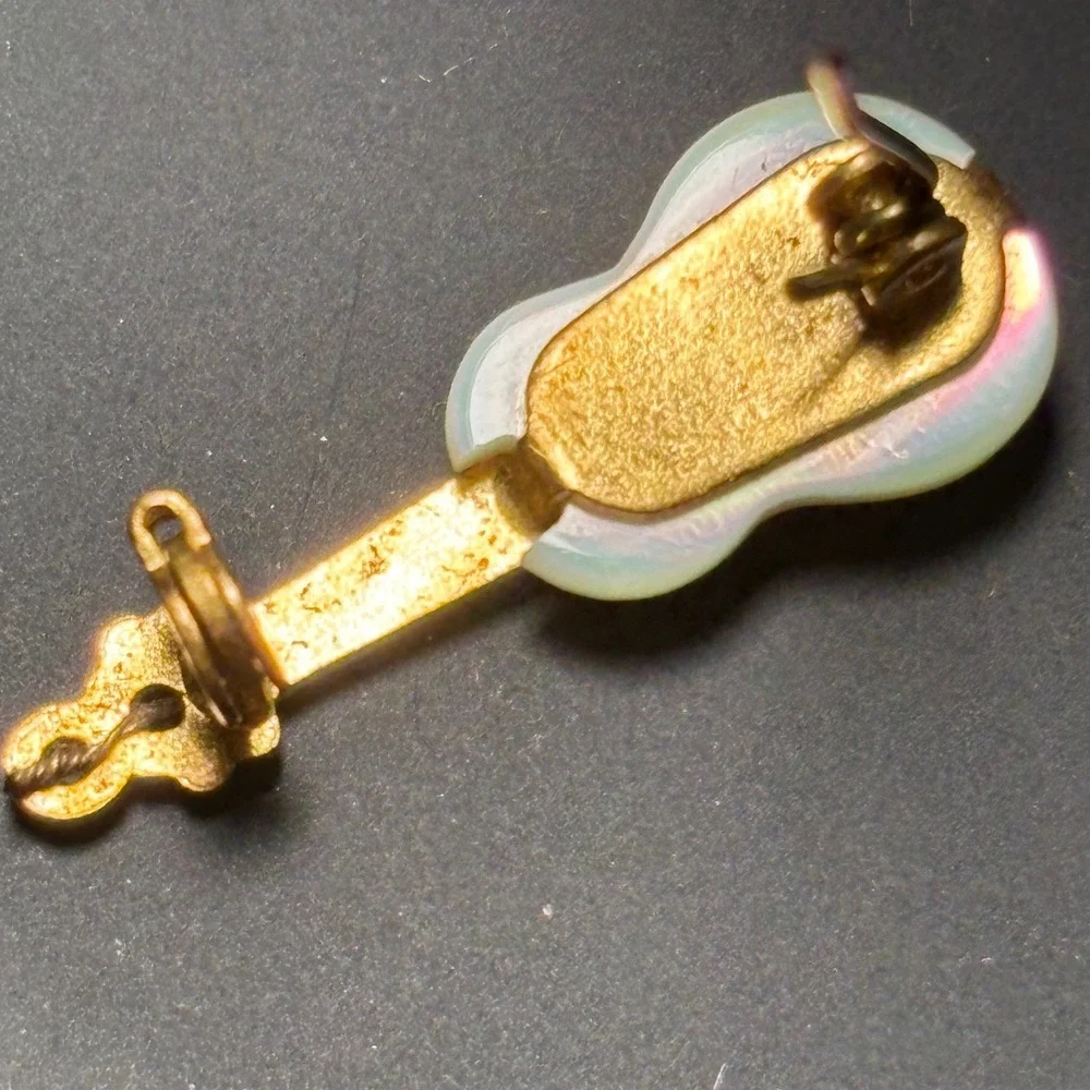 Vintage‎ Mother of Pearl Violin Brooch Gold Tone Musical Instrument Pin Novelty